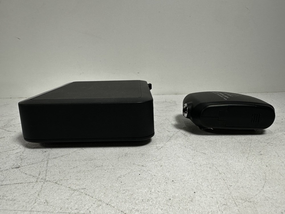 BEHRINGER ULM300LAV WIRELESS LAVALIER MICROPHONE SYSTEM (P03056324)
