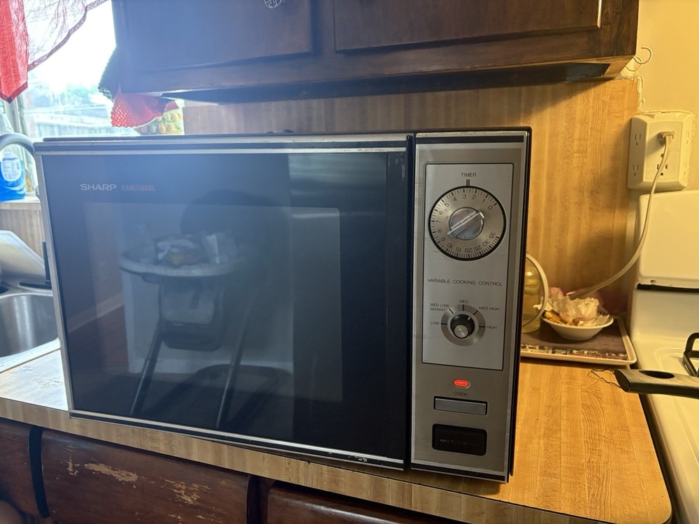 Sharp R-4624 Carousel Microwave Oven Countertop Woodgrain Timer Variable Control
