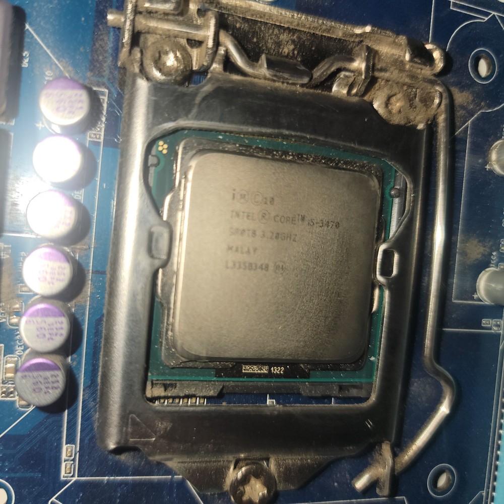 Gigabyte Q77M-D2H Motherboard/CPU Combo Intel Core i5 3470 MicroATX