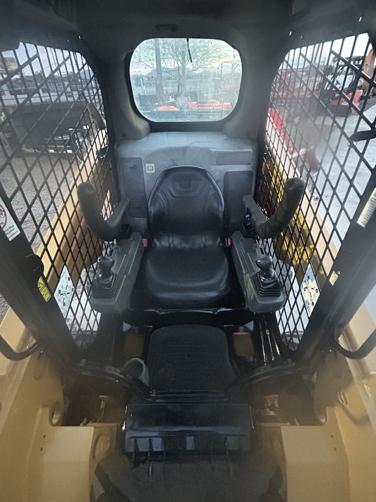 CAT SKID STEER 236D