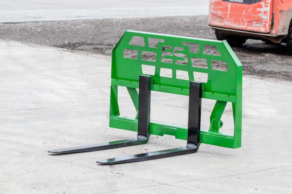John Deere Global Euro Pallet Forks