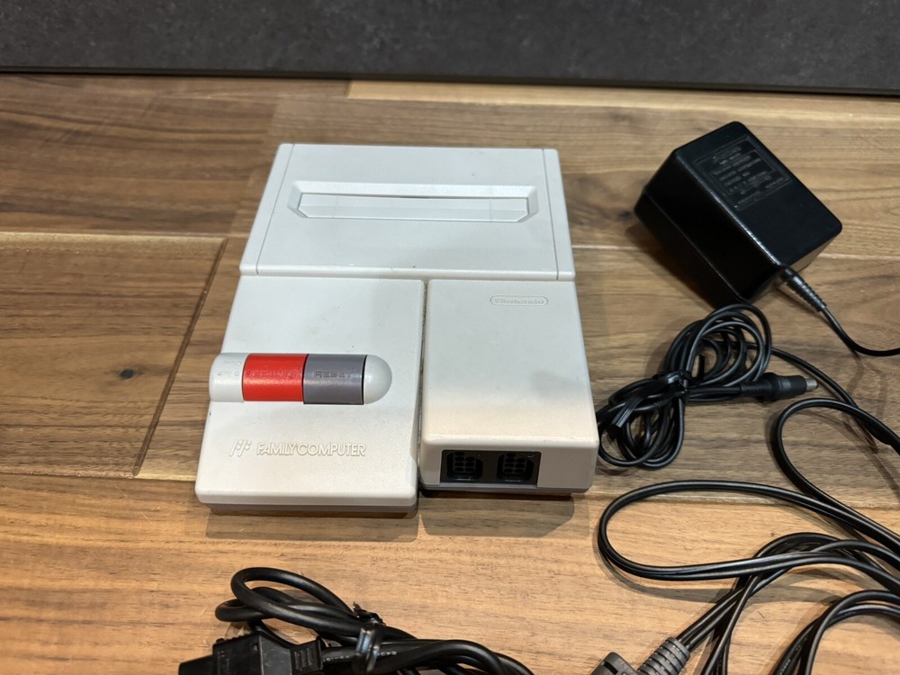 Nintendo Famicom AV Top Loader Family Computer Console OEM + Dog Bone Controller