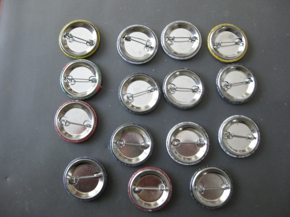 Lot of 15 Marvel and DC Comics Pin Backs