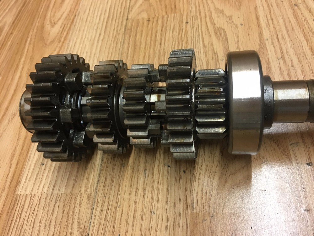 1983 Honda VF 750F Engine Gearbox Input Box Shaft & Gear