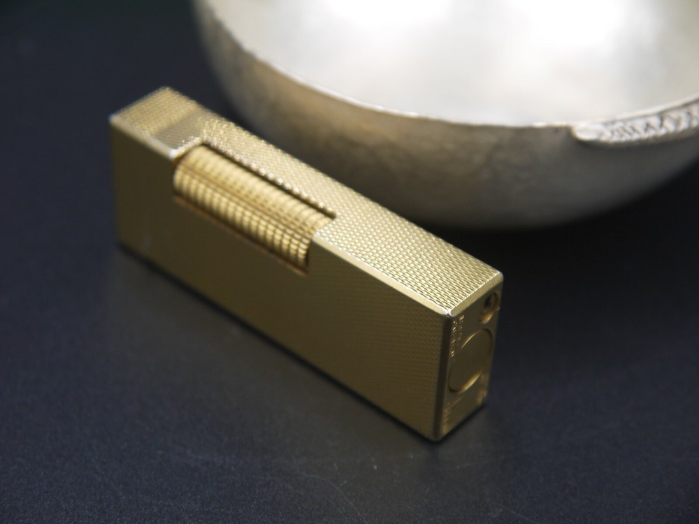 Dunhill Plaque D'Or - Exquisite Cigarette Lighter in Perfect Condition...!!!