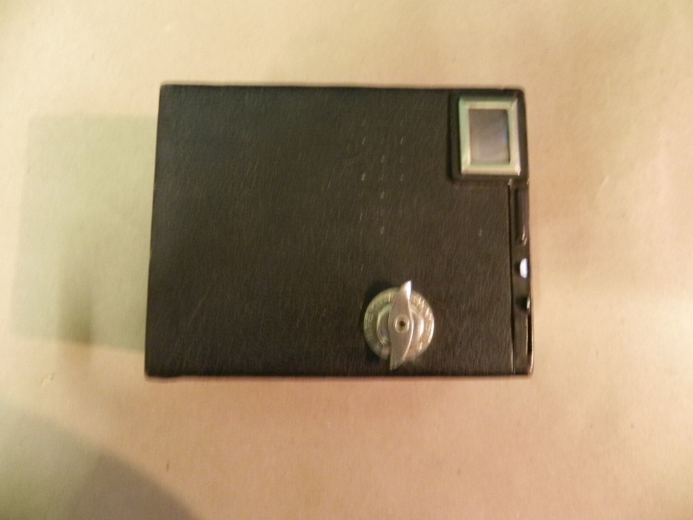 Brownie Jr. Vintage Box Camera, Used Condition