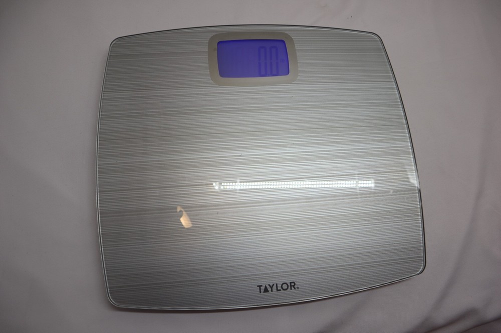 TAYLOR GLASS DIGITAL SCALE MODEL#5272397 ***