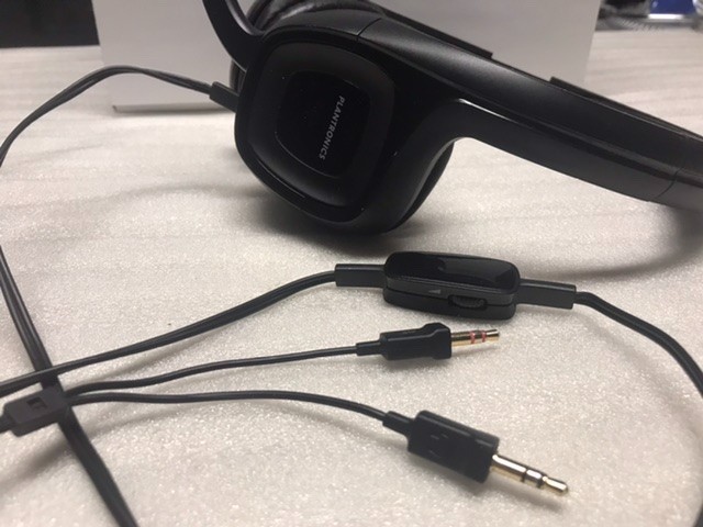 Plantronics Audio 355 Headset w/ microphone - Volume Control - tested working