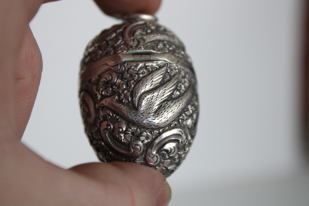 Antique 19th Century Sterling Silver Phoenix Egg Etui Thimble Case & Thimble