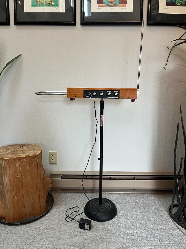 MOOG Theremin THEETHER01 Desktop Synthesizer and mic stand