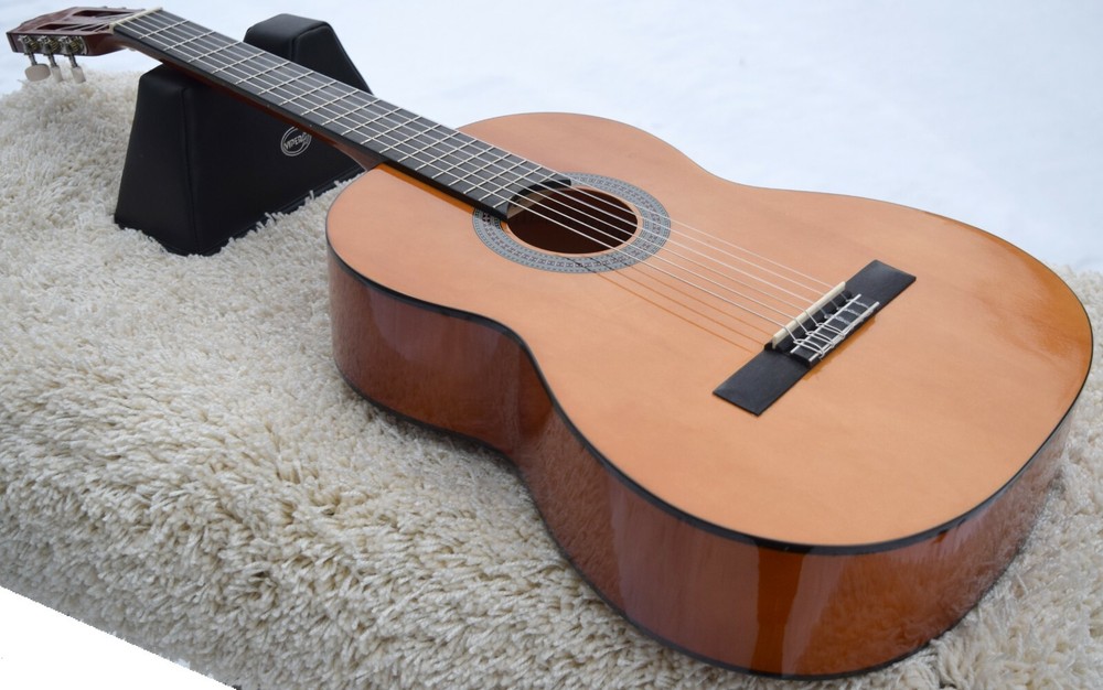Nice Classical Guitar 39'' Nylon, (Canadian brand)