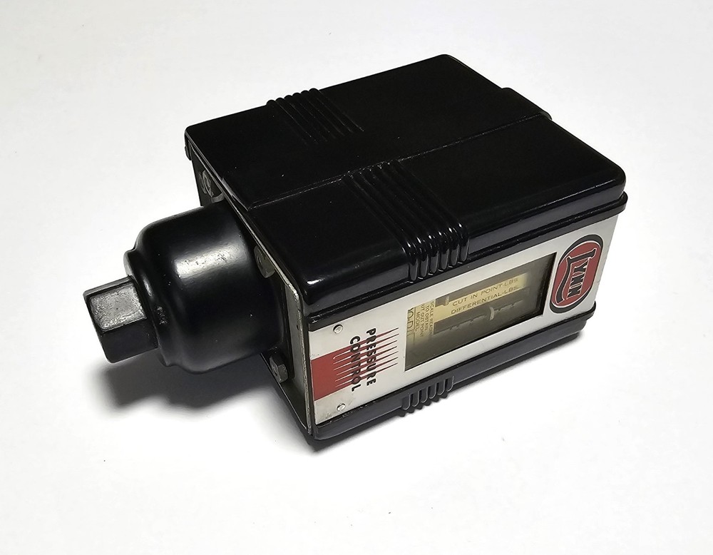 Lynn / Perfex Corp 700-D Pressure Control Switch - New