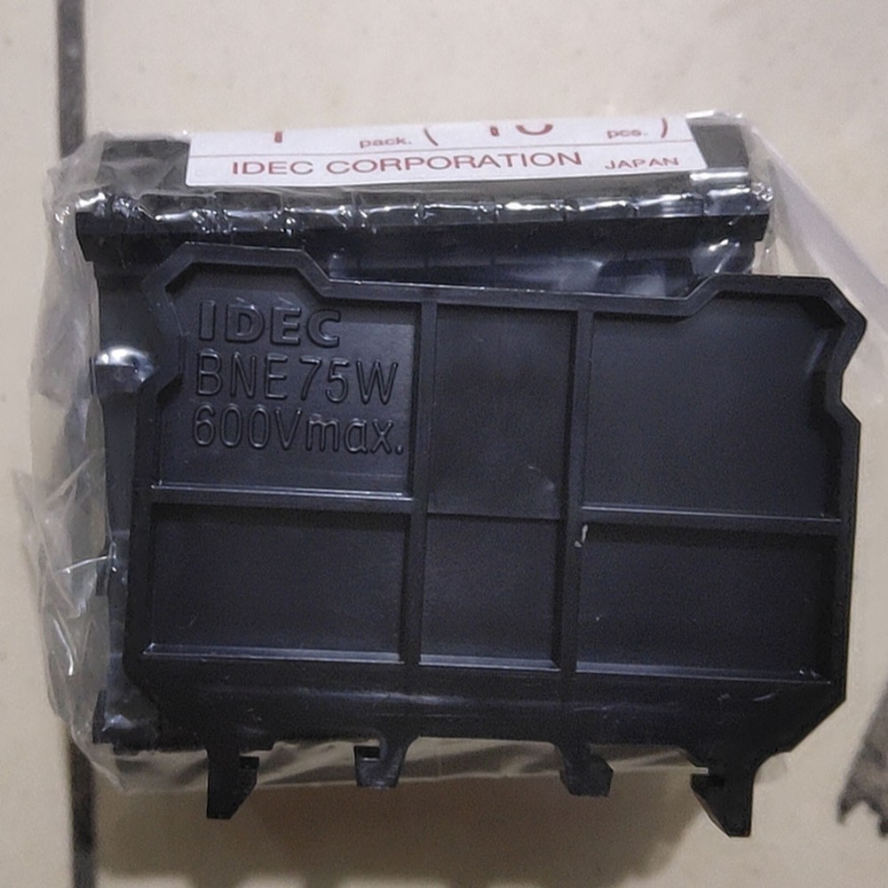 IDEC BNE75W BN Series End Plate New #