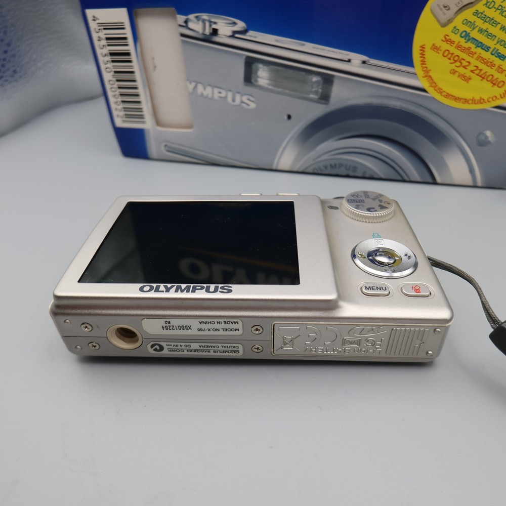 Olympus X-785 Digital Camera 7.1MP Silver Battery Weak With Box