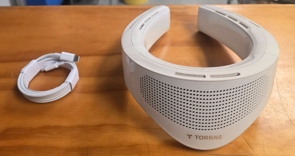 TORRAS COOLIFY 3, White, Smart Wearable Air Conditioner, Great Used Condition!