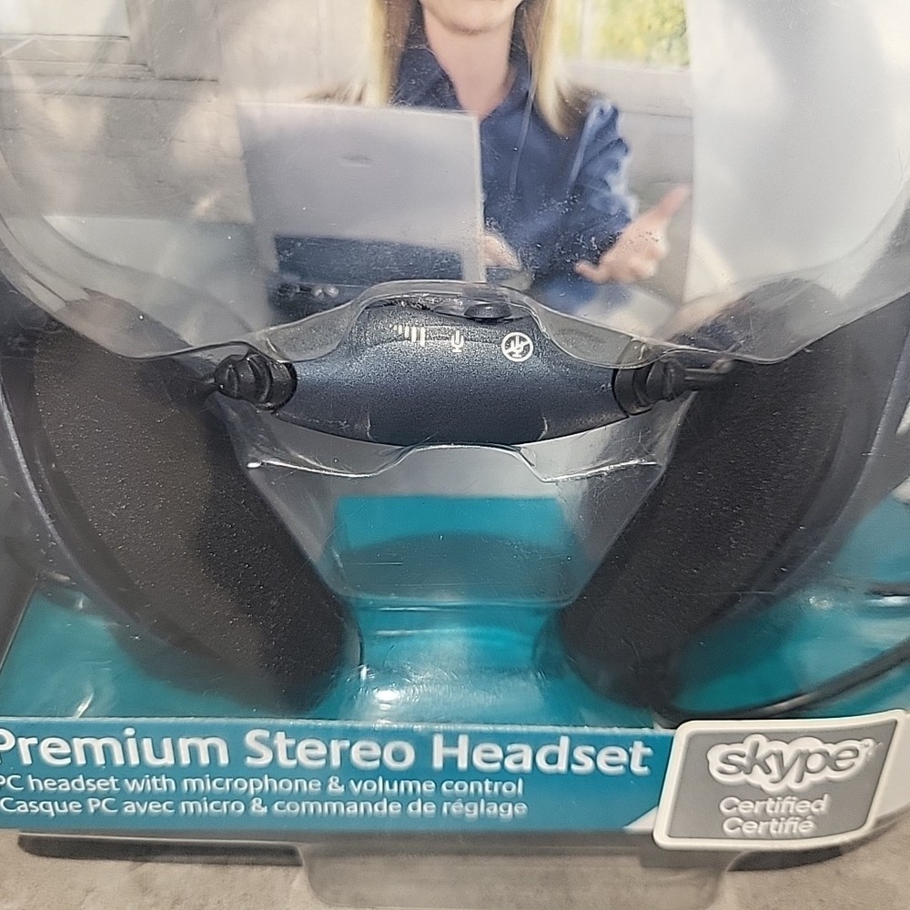 Logitech PC Premium Stereo Headset with Microphone & Volume Control *Read*