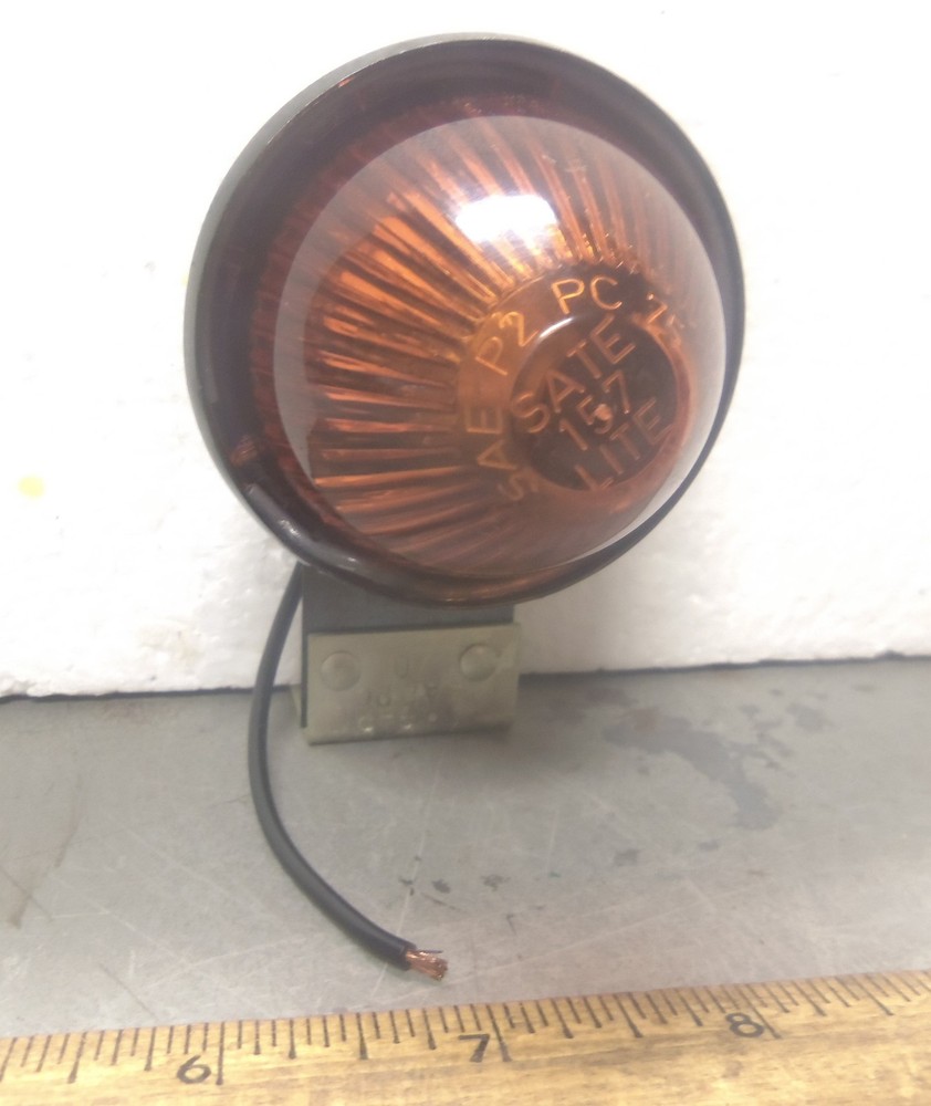 K-D Lamp Company - Clearance Marker Light Assembly - P/N: KD 515 (NOS)
