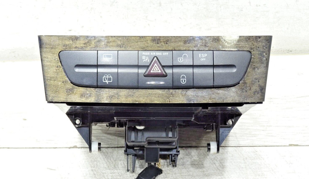 2006 MERCEDES E CLASS W211 HAZARD SWITCH PANEL WITH CD CHANGER A2116800552