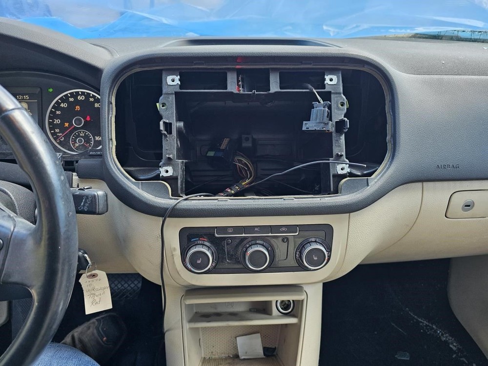 TIGUAN 2010 Headrest 2456034