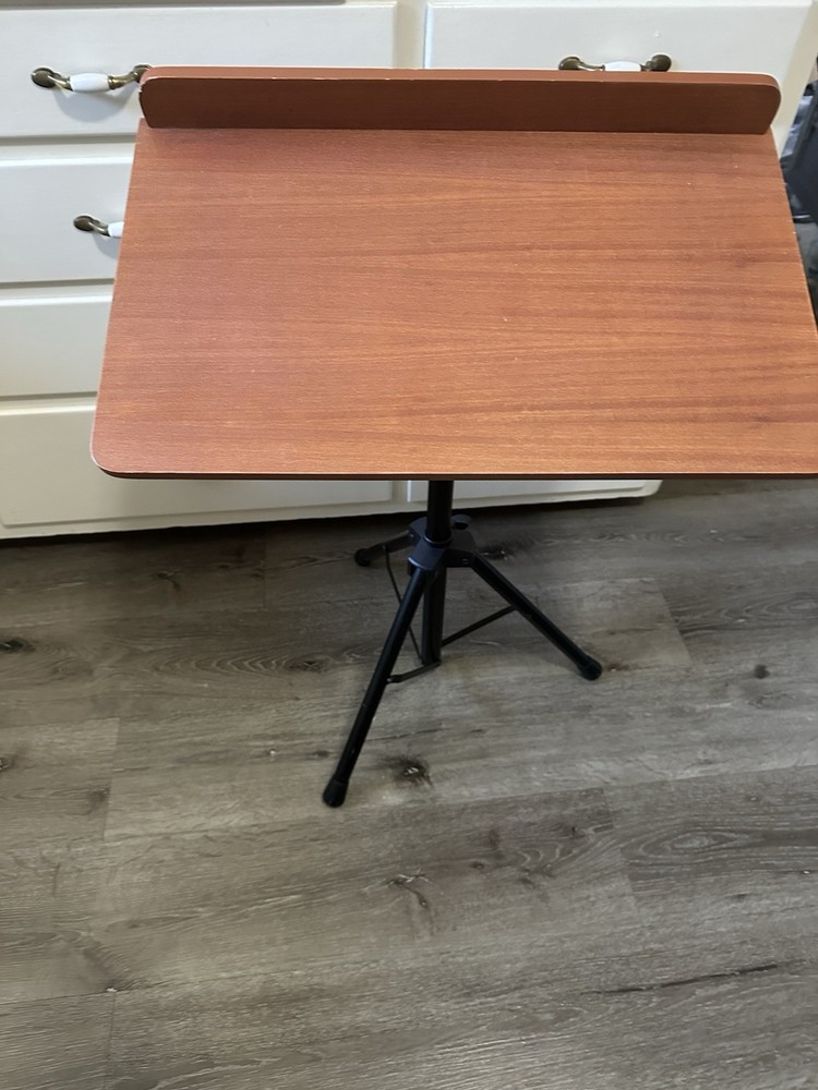 Wooden Pórtable And Height Adjustable Presentation Stand