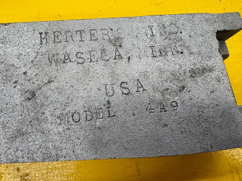 HERTER'S JIG SINKER MOLD MODEL 4A9 VINTAGE