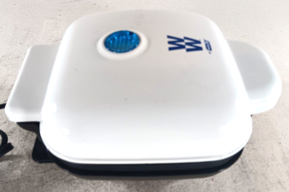 WW Dash Egg Bite Maker with Instruction Manual & Recipe Guide Makes 4 Egg Bites