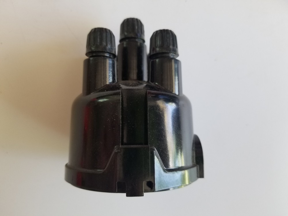 One(1) Standard Motor Products LU-407 LU407 Distributor Cap