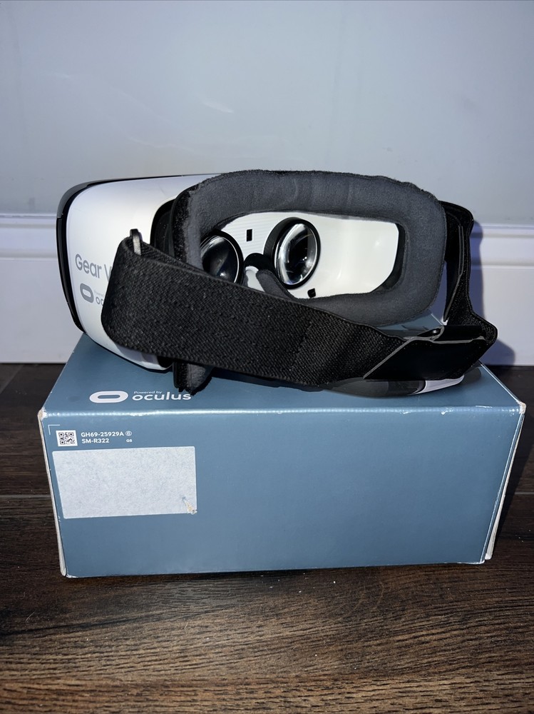 Samsung Gear VR Oculus Headset White