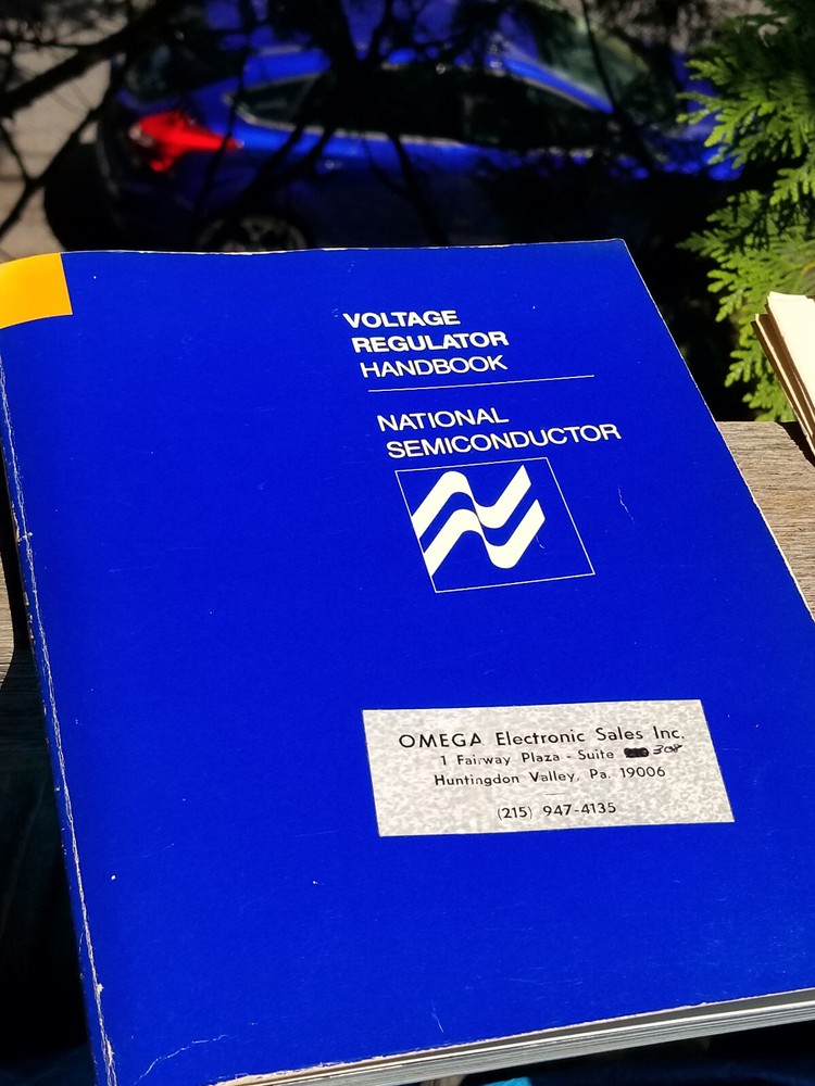 2 VINTAGE ELECTRONIC BOOKS NATIONAL SEMICONDUCTOR DATA 1977 LINEAR APPLICATIONS