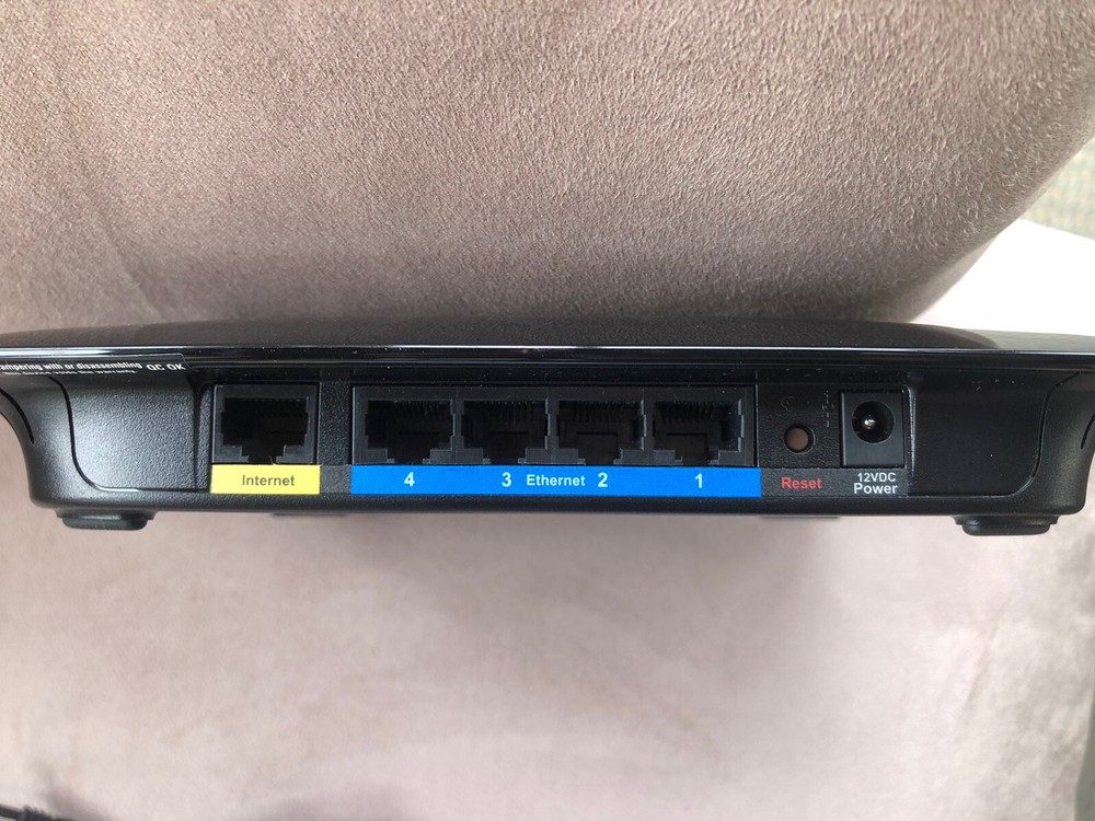 Linksys N Ultra Range Plus Router Model:WRT160N Easy Setup, Advanced Security