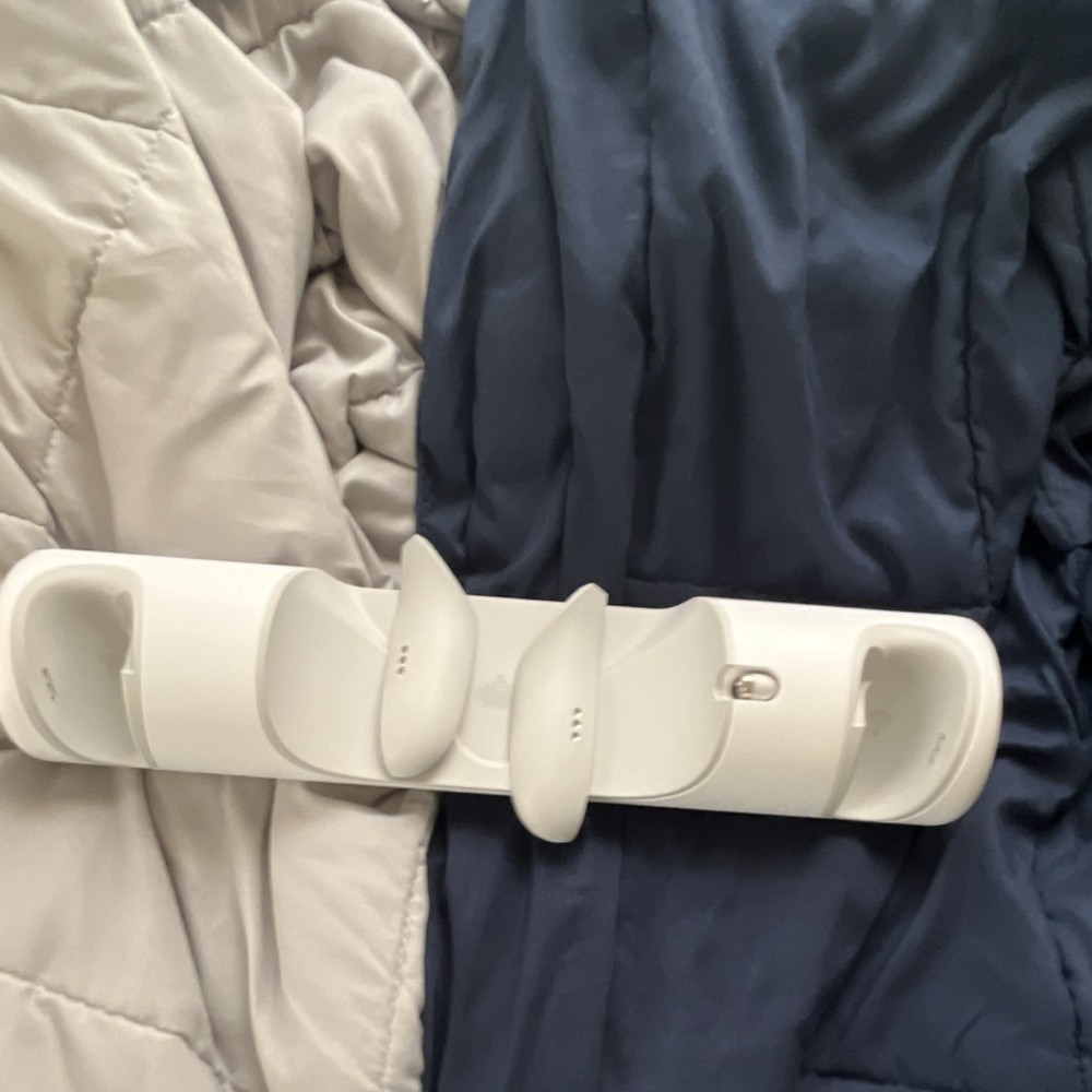 Meta White Charging Dock with Charging Pins for Oculus Quest 2 Controllers