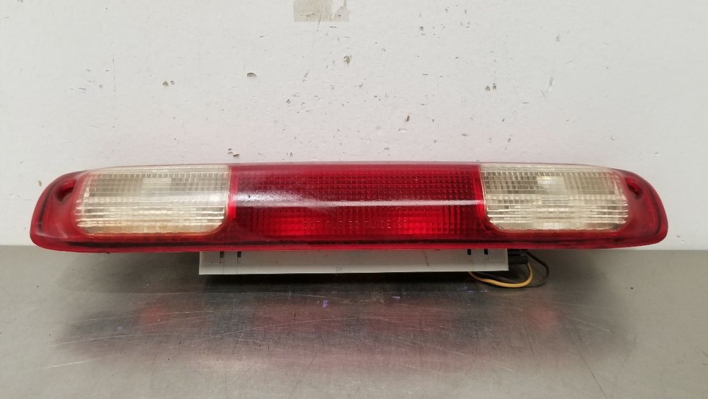 06 CHEVY SILVERADO 2500 HIGH MOUNTED STOP LIGHT