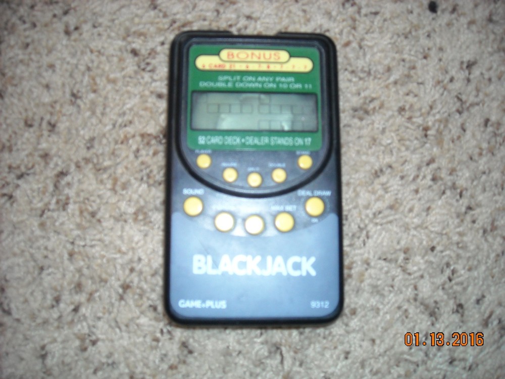 BLACKJACK GAME+PLUS (HAND HELD ELECTRONIC GAME)2 AA BATTERIES, VINTAGE