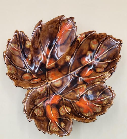 SIGNED DATED HAND MADE AND PAINTED TRINKET DISH OR NUTS SERVING DISH