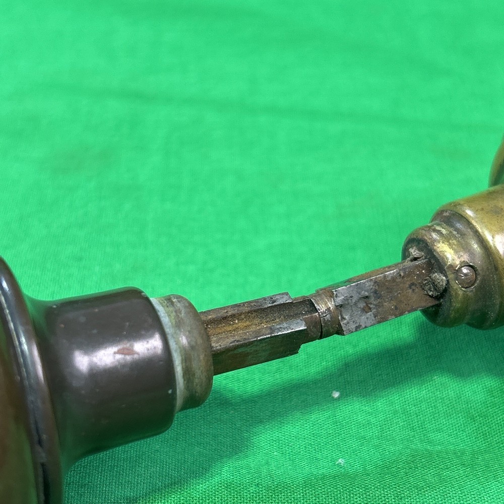 ANTIQUE BRASS DOOR KNOBS & Swivel SPINDLE 2” Knobs