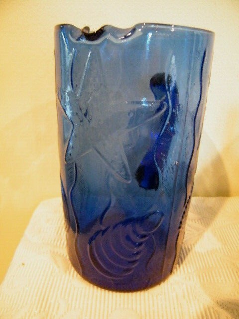 BLUE COBALT HAND BLOWN GLASSS PITCHER HANDLE 8.5" X 5" EMBOSSED SHELL PATTERN