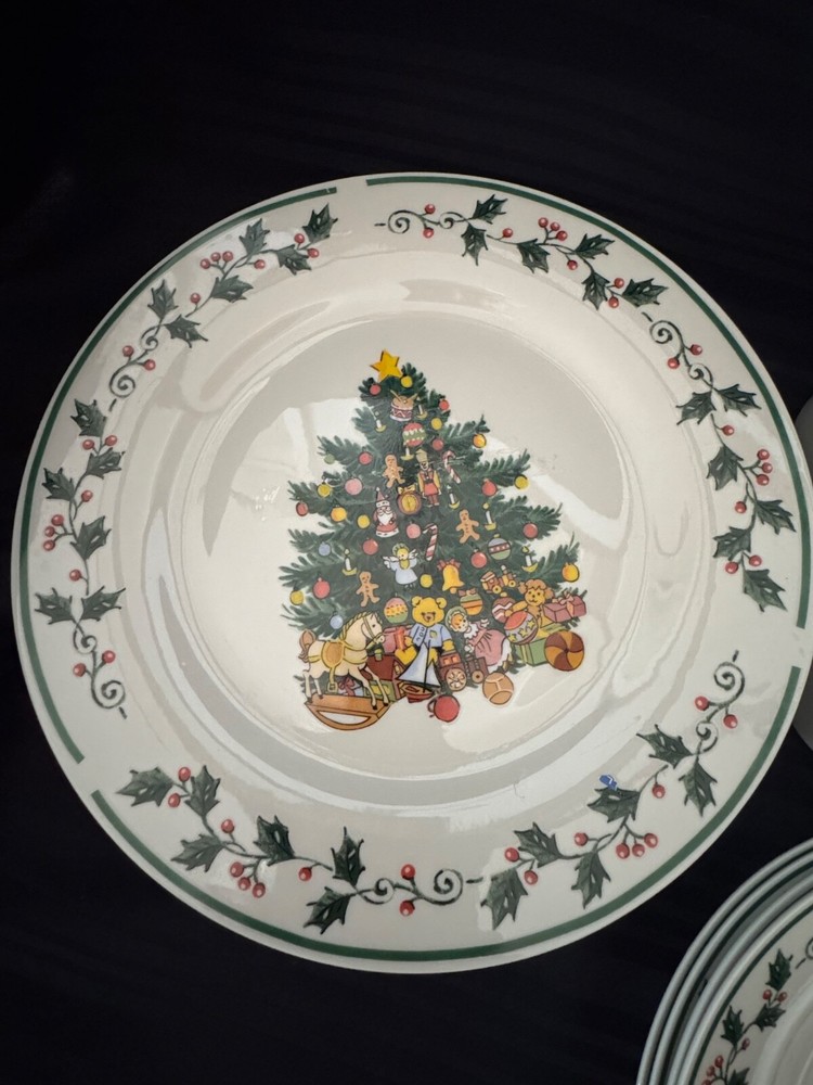 Gibson Home Designs Christmas Tree Trimmings Dinnerware Set 20-Piece