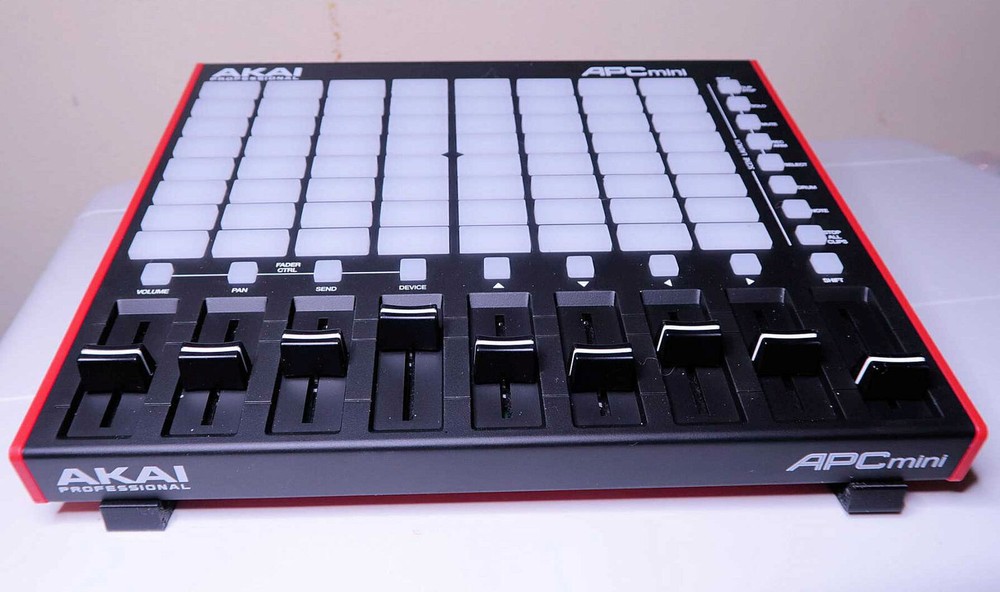 Custom Angled Display Stand for Akai MPC One & APC Mini MkII Studio Controller