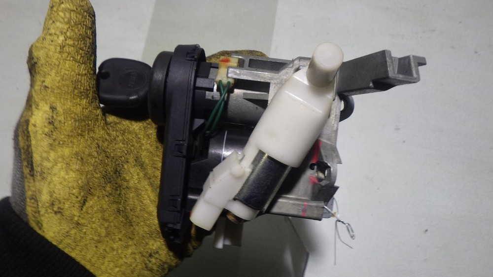 10 CHEVROLET IMPALA Ignition W/Key