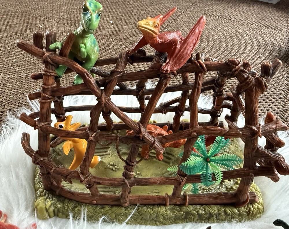 dinosaur Cave With Dinosaurs Set