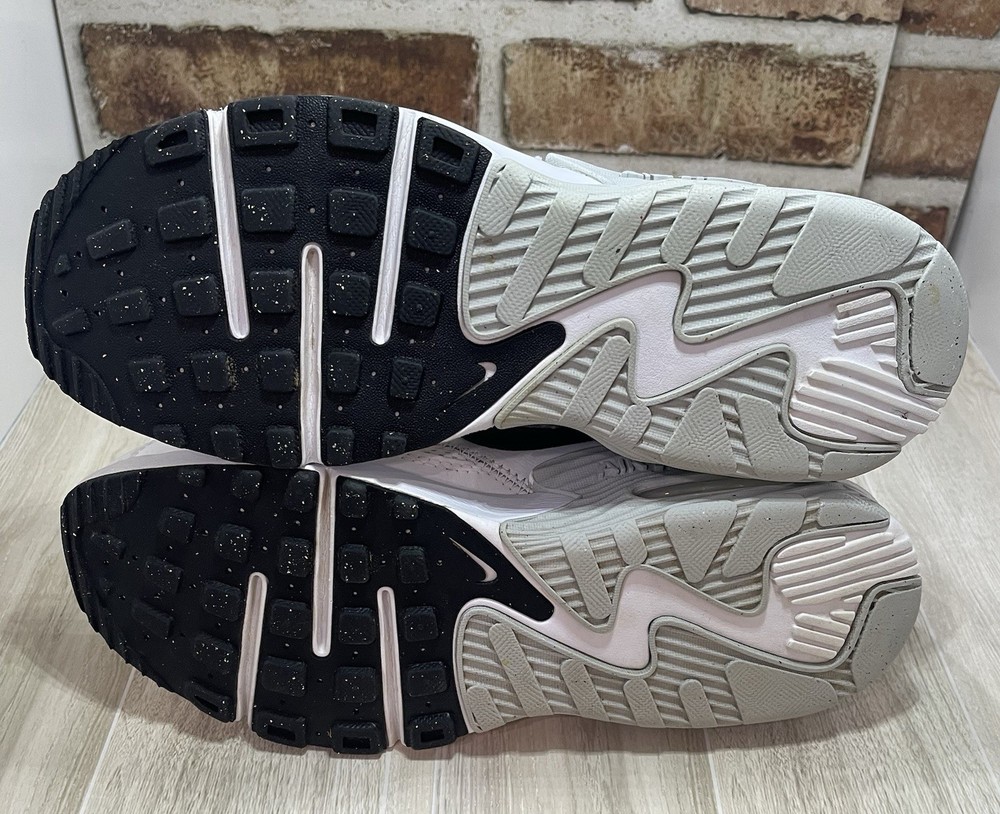 Size 8.5 Nike Air Max Excee White