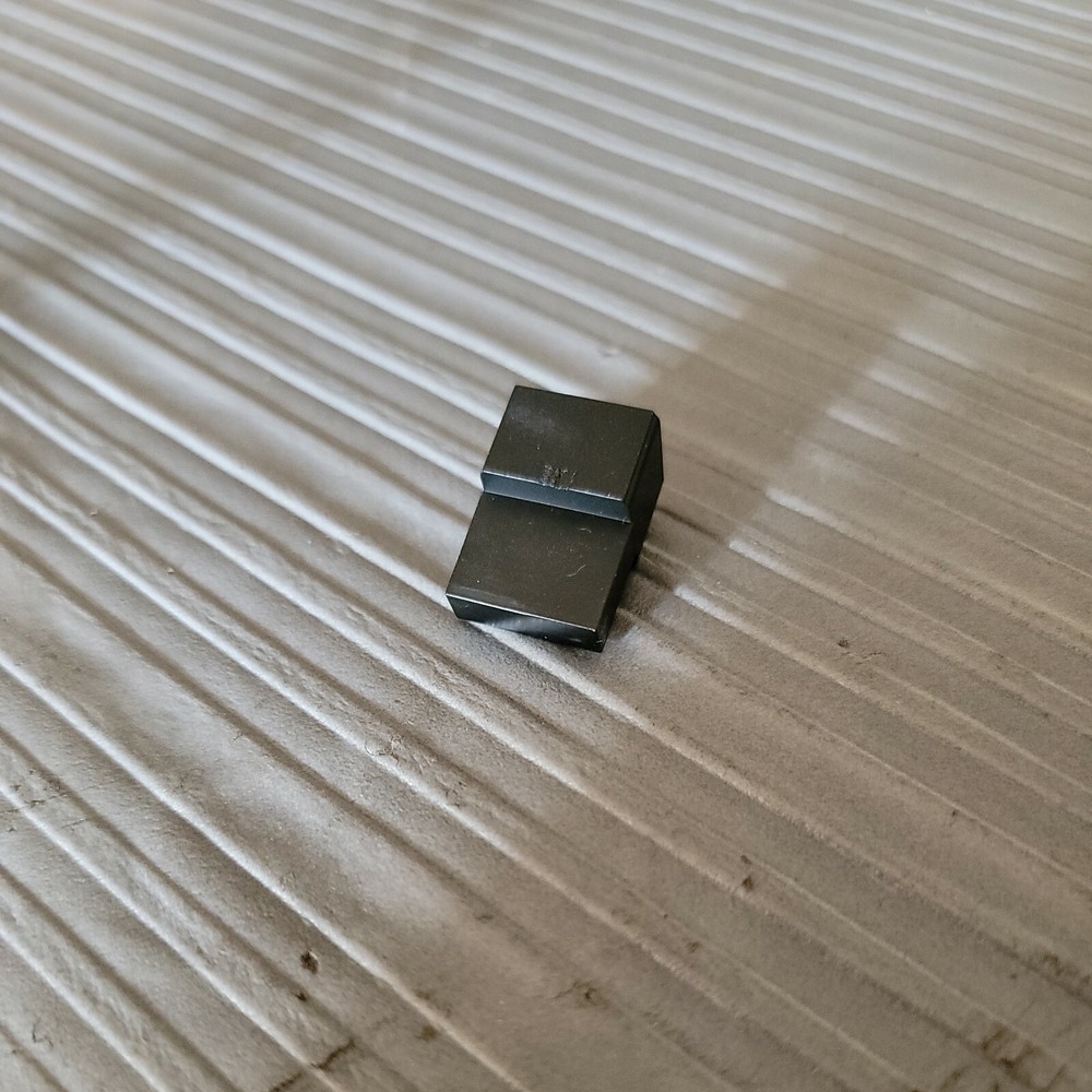 Yamaha M60 Amplifier Speaker Button