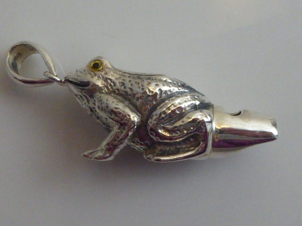 SOLID SILVER NOVELTY FROG  WHISTLE
