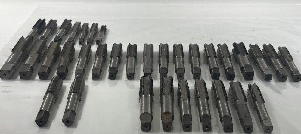(Lot of 32) 4 Fluted Thread Taps