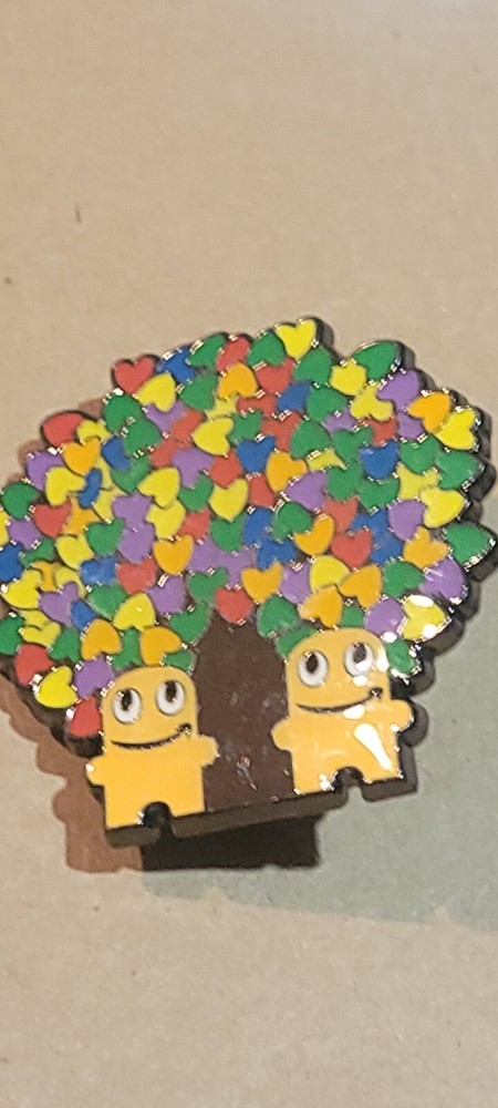 Amazon employee peccy pin- Peccy heart tree