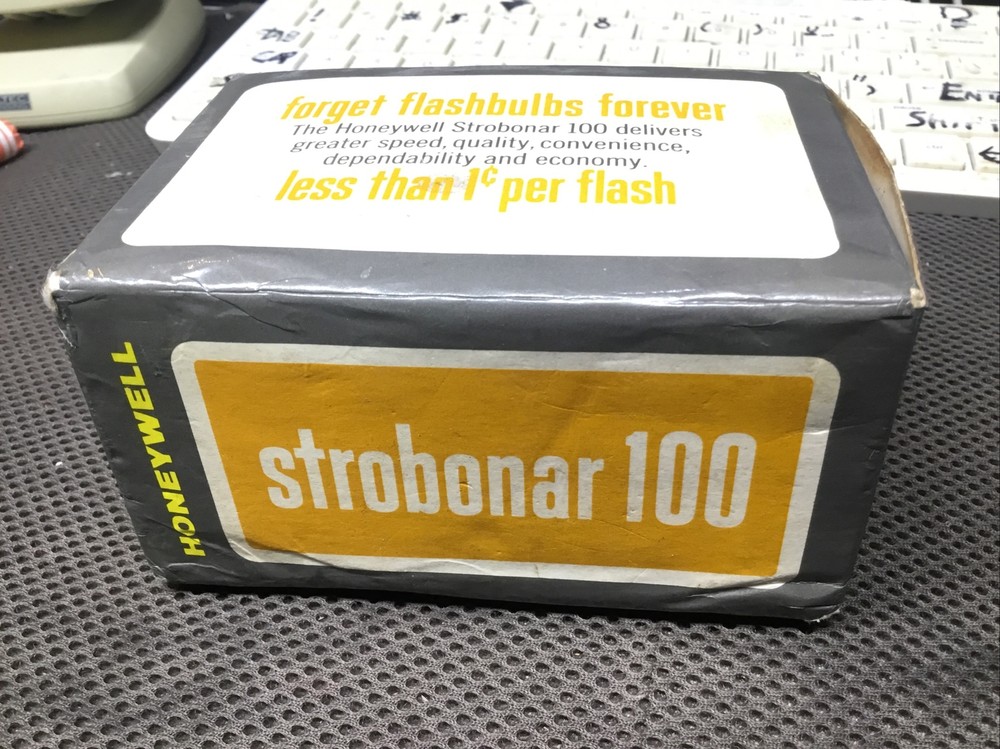 Vintage Honeywell Strobonar 100 Camera Flash New Open Box