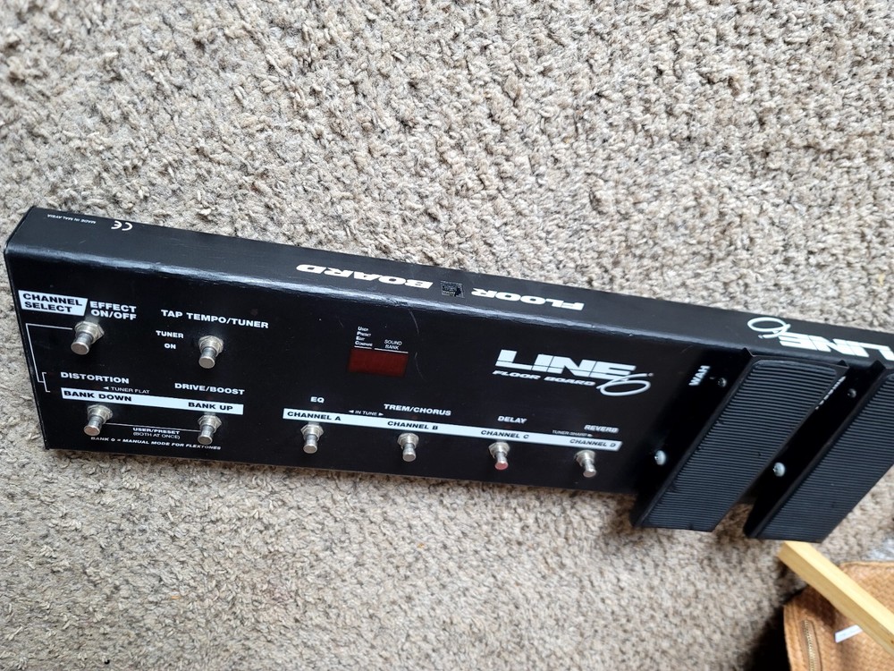 LINE 6 ELECTRIC GUITAR FLOOR BOARD