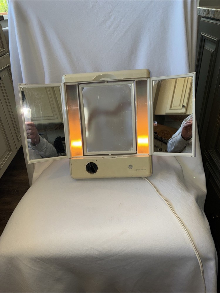 GE Lighted Tri-Fold Vanity Makeup Mirror Magnifying Model 106658 Tested ~Works