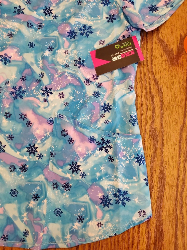 Scrubstar Snowflake Scrub Top Medium!! NWT!! Blue