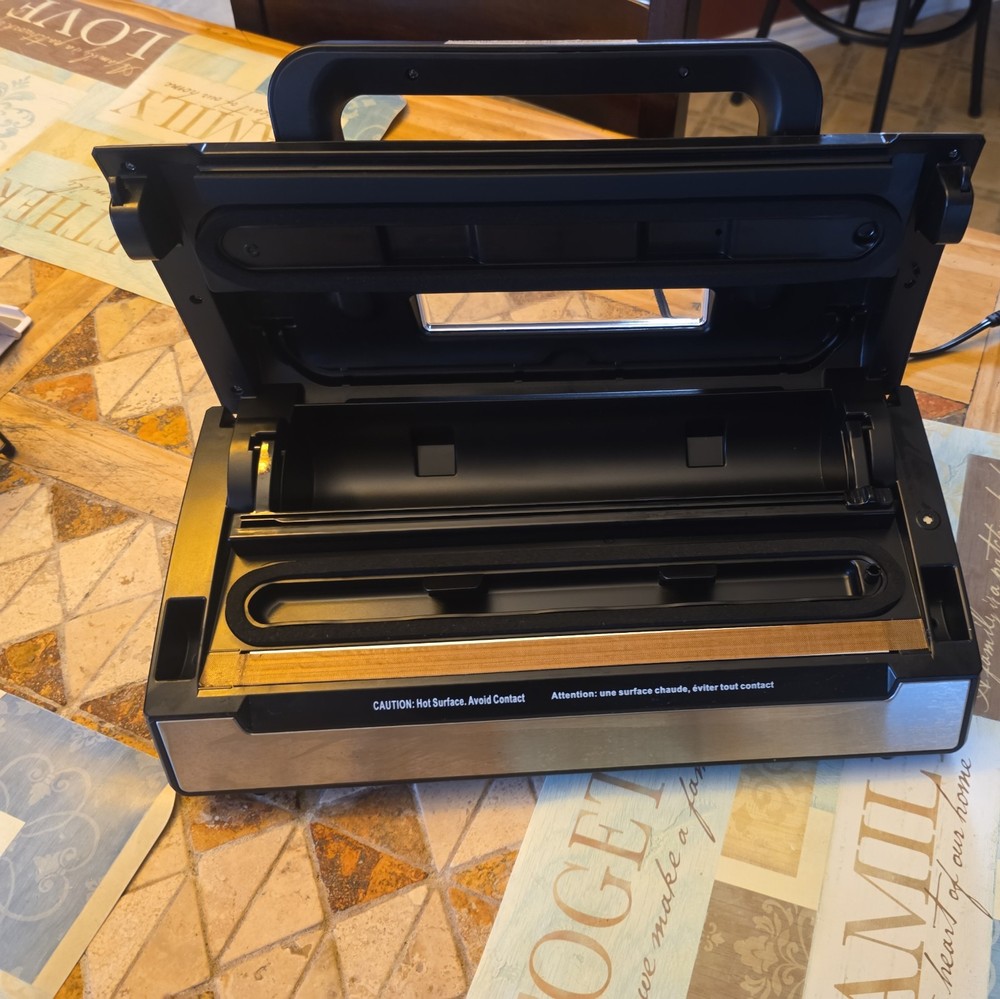Nesco Deluxe Electric Vacuum Sealer VS-12